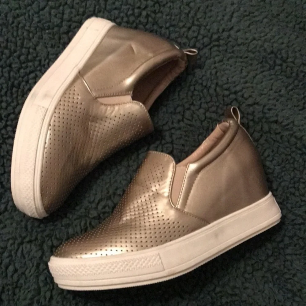 Wanted platform gold
